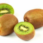 500px-Kiwi_(Actinidia_chinensis)_1_Luc_Viatour